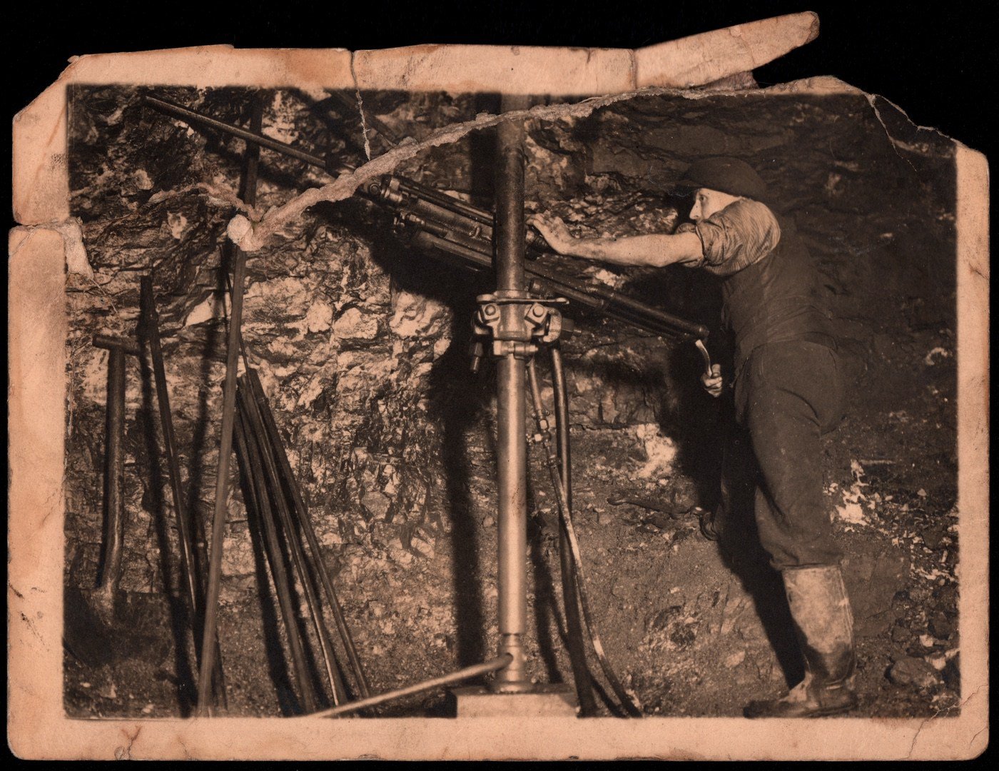 A rescan. Coll SPD Original from Pat Griggs,. Charlie Grant in Rortherhope Mine. Windy pick. Charlie's buried in Garrigill Cemetery and was known to 